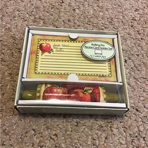MACINTOSH APPLE ROLLING PIN & RECOPE CARD HOLDER SET NIB KITCHEN COOKING CUTE